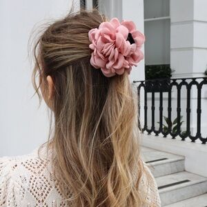 Rose hair claws